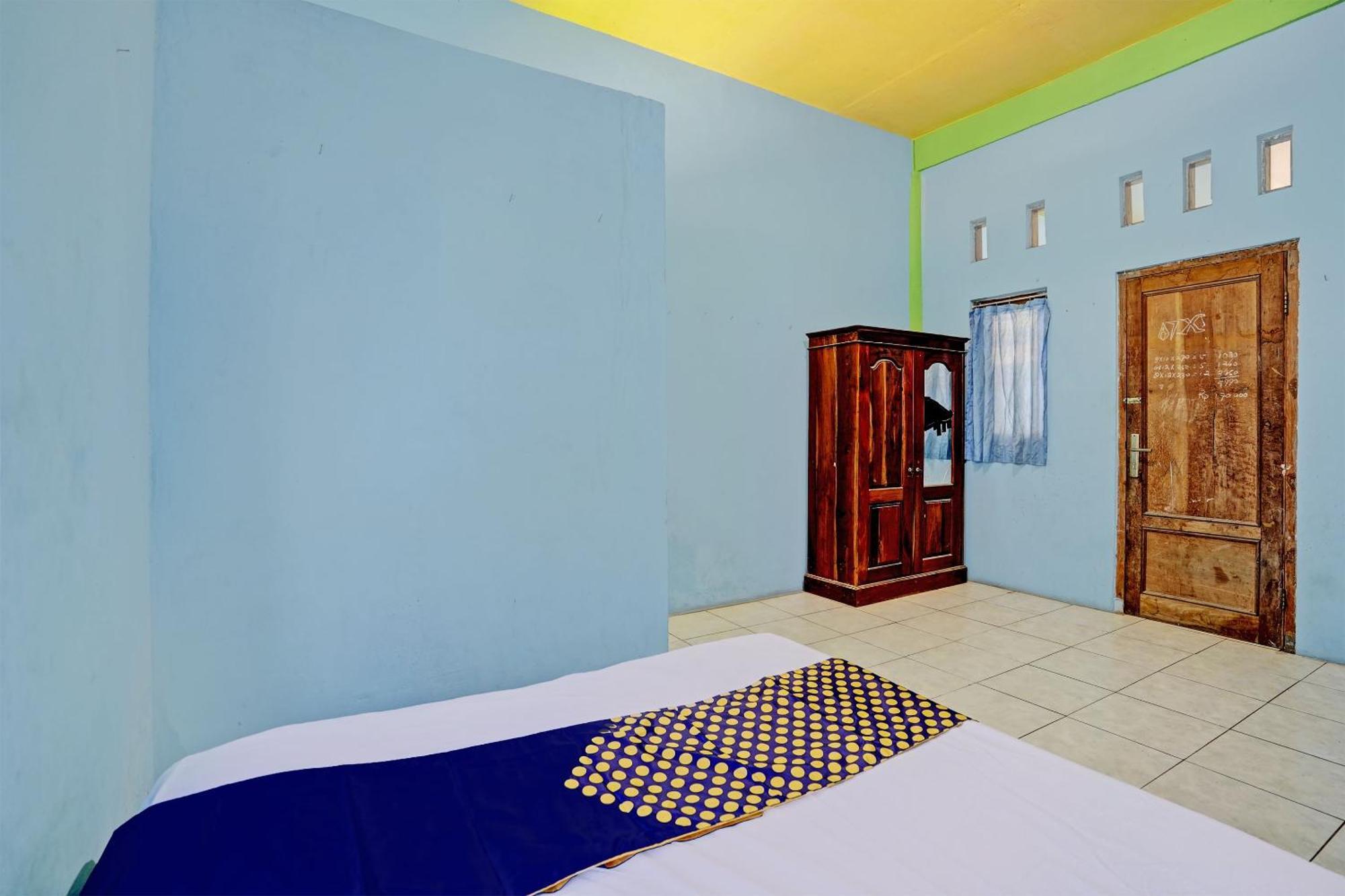 Oyo Life 93037 Nova Jaya Homestay Syariah Lamongan Exterior foto