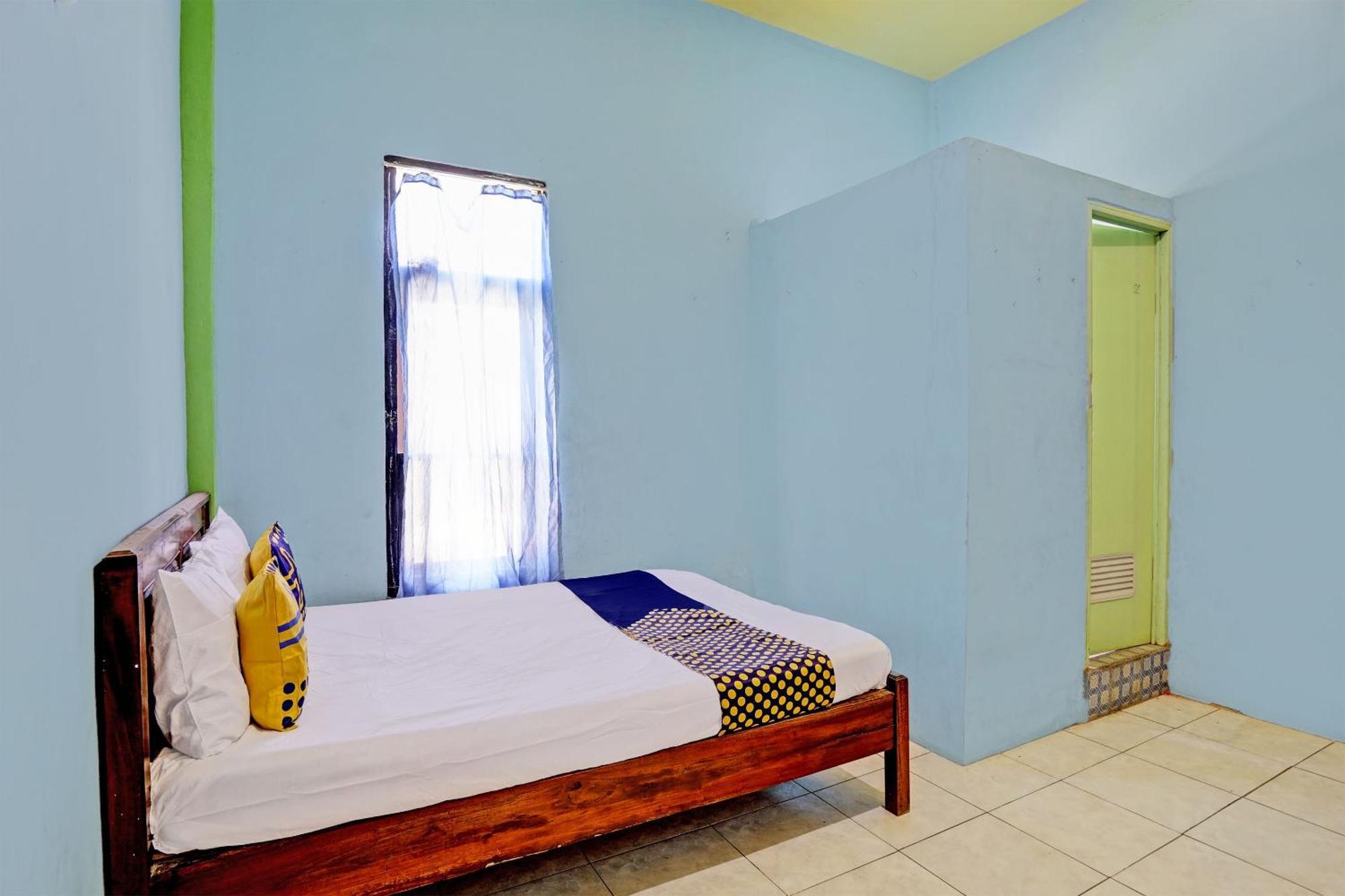 Oyo Life 93037 Nova Jaya Homestay Syariah Lamongan Exterior foto